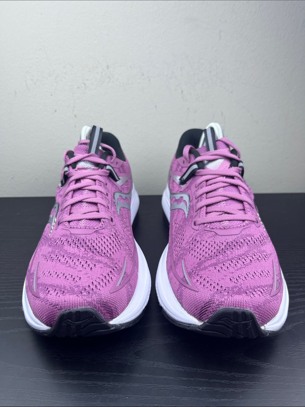 Saucony Omni 21 Women's Sz 9.5 Pink White Running Shoes New With‎ Box - Picture 2 of 7
